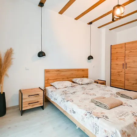 Central Luxury Apartment *